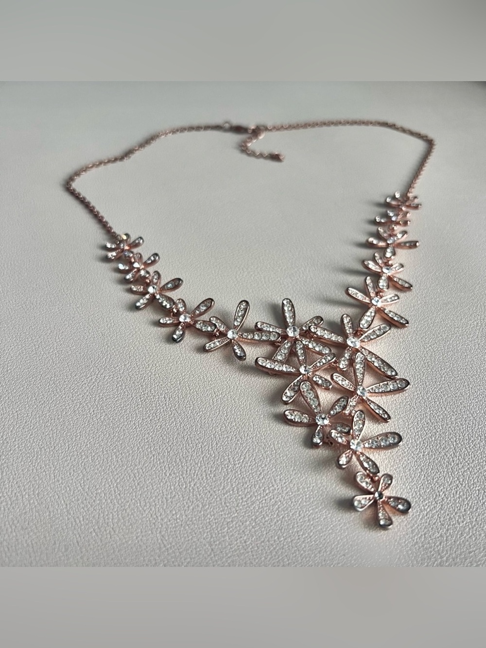 Rose gold tone daisy flower necklace with rhinestones